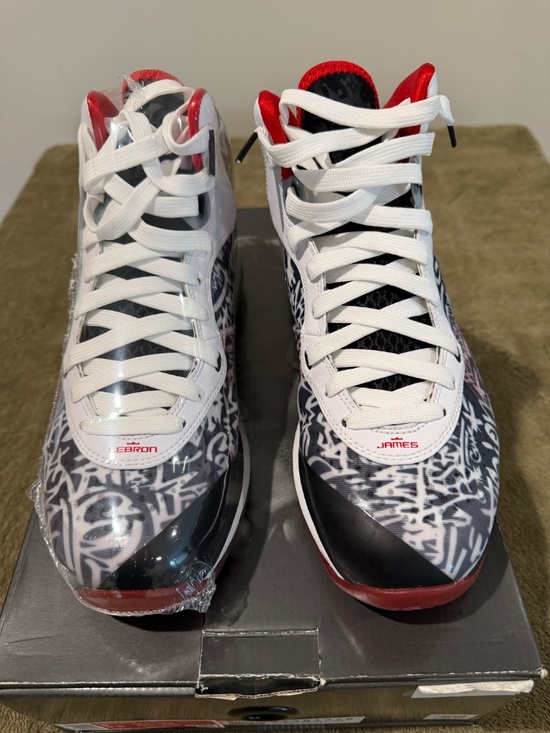 NIKE LEBRON 8 GRAFFITI BRAND NEW IN BOX SIZE 8